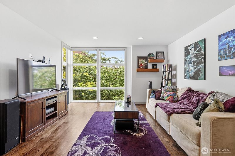 3rd image of 165 20th Avenue