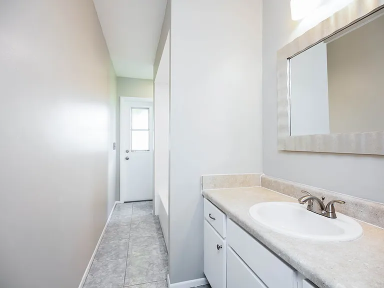817 SW 9th Ave — Photo 13