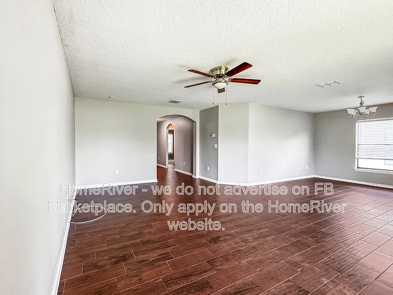 3 bed, 2.0 bath, 1629 sqft, $2,095 — Photo 3