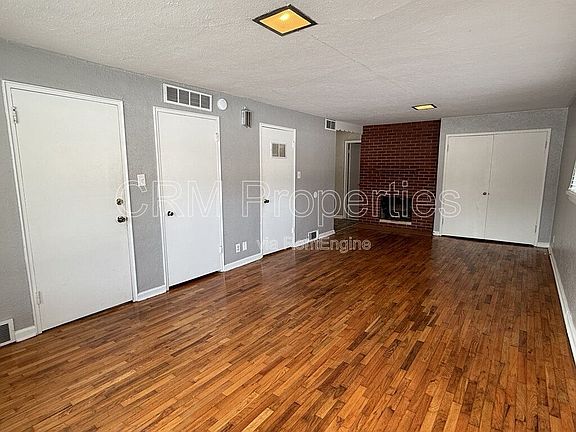 3rd image of 2101 N Wheeling Ave #4