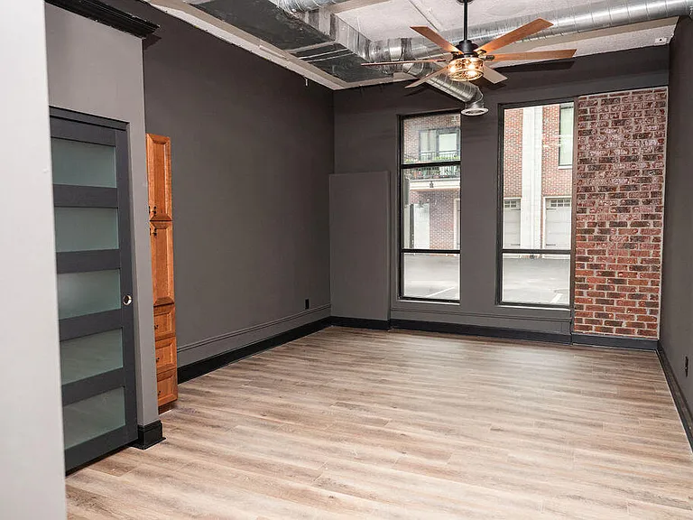 275 S Limestone St #150 — Photo 39