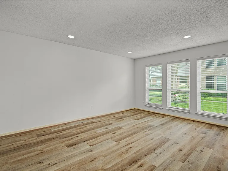 1334 Country Place Dr — Photo 8