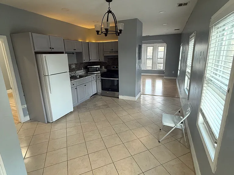 241 Ash St #2 — Photo 7