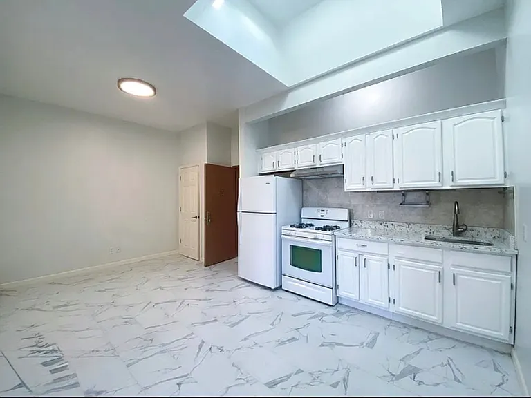 235 Starr St #2R — Photo 1