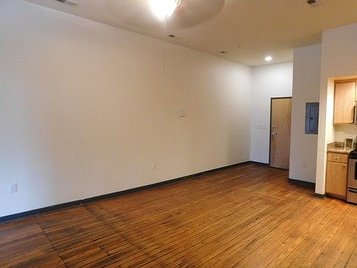 4th image of 714 High St APT C