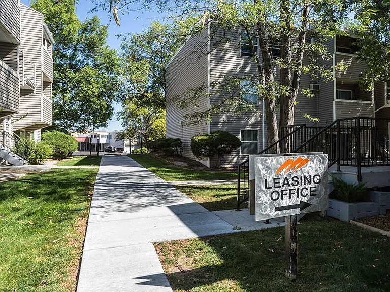 Flatirons Park Apartments — Photo 2