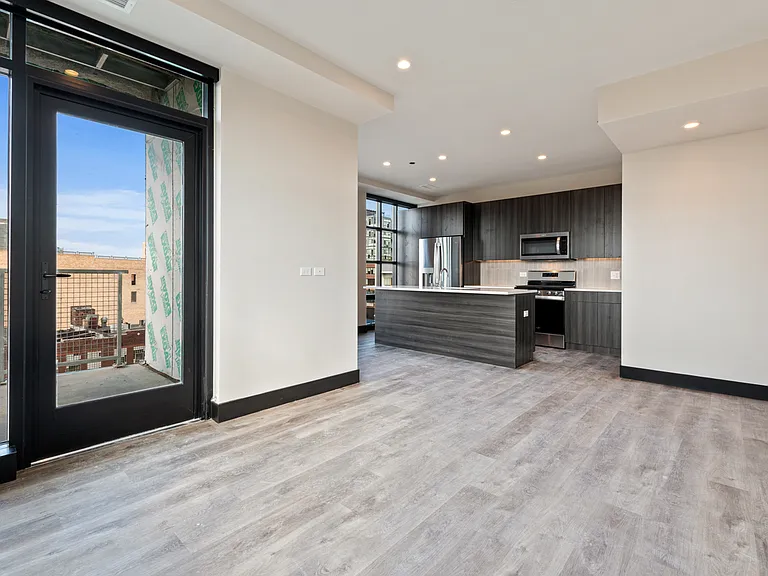 1123 W Randolph St #401 — Photo 7