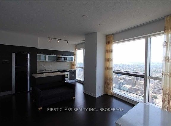 4th image of 386 Yonge St #5714