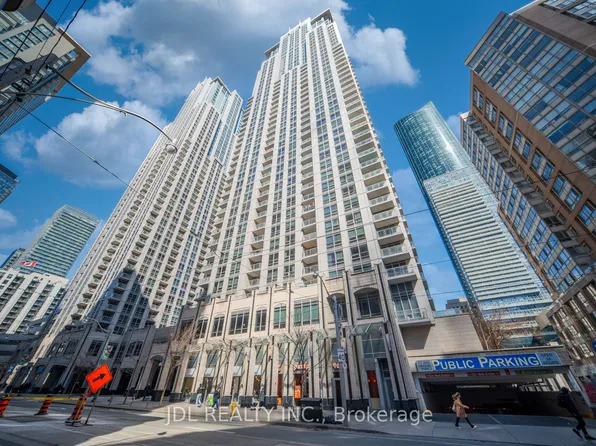 761 Bay St #1001, Toronto, ON M5G 2R2