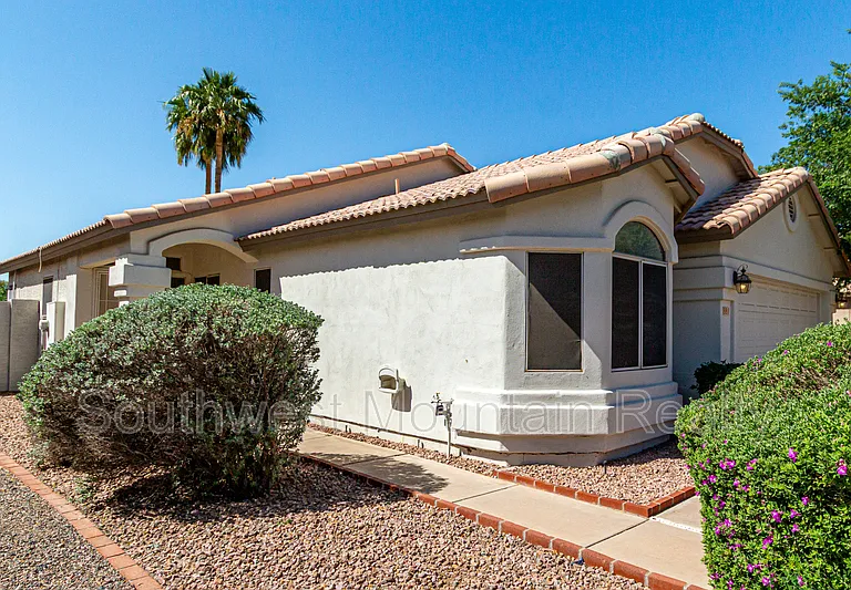 881 E Baylor Ln — Photo 6
