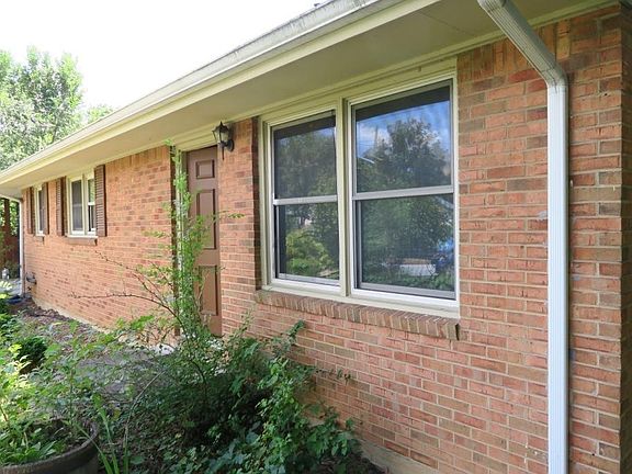 3rd image of 928 Hedgewood Dr NW