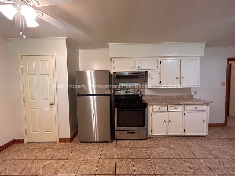 1306 S 41st St — Photo 21