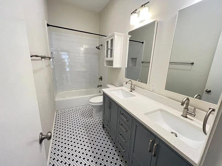 10432 High Hollows Dr #L — Photo 25