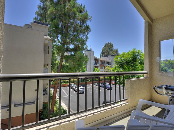 3rd image of 21450 Burbank Blvd APT 318