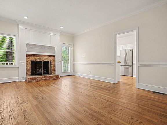 5th image of 1304 Hampshire Ct