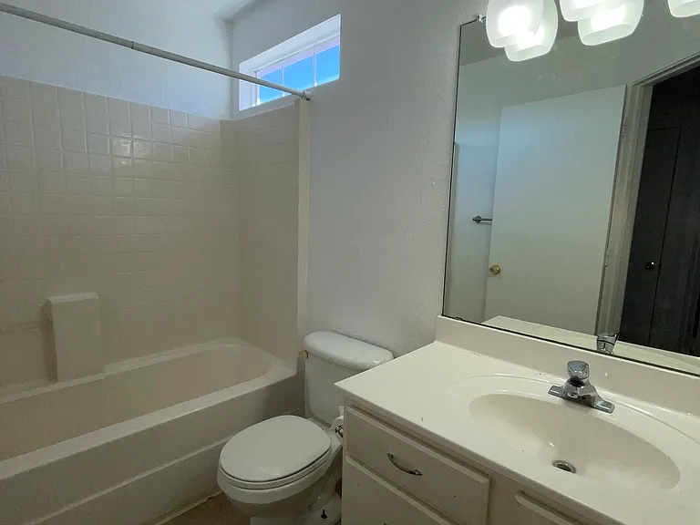667 Vista Luna Ln SW — Photo 12
