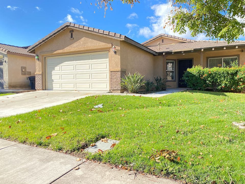 1st image of 15293 Mesquite Dr