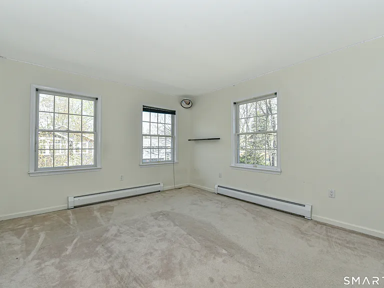 5 Moody Ave — Photo 28