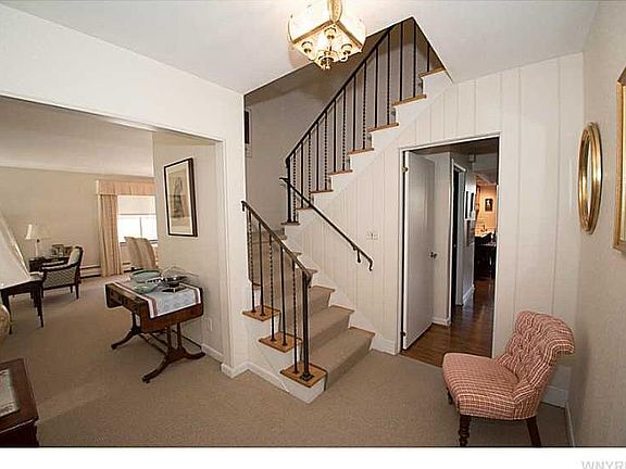 5th image of 5 Lincoln Woods Ln
