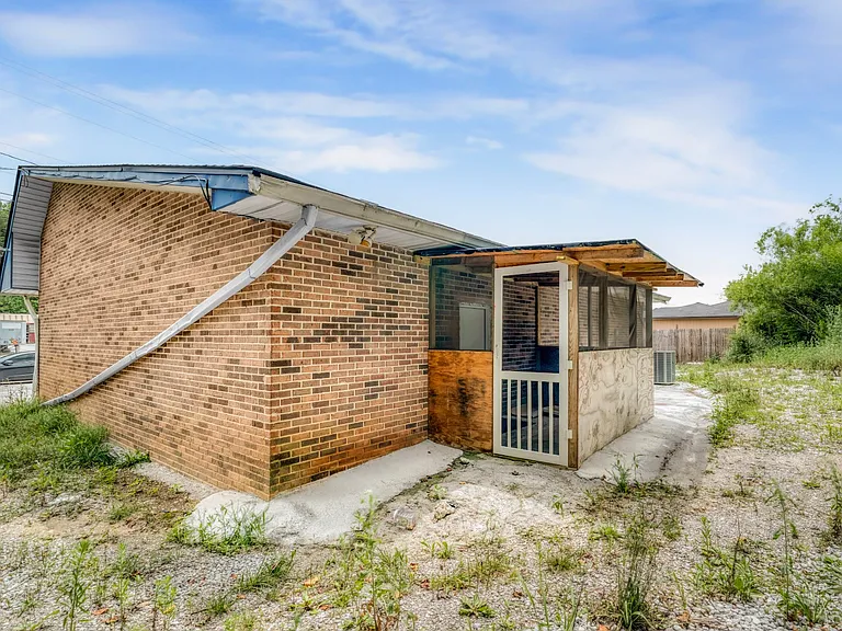 2116 S Roane St — Photo 30