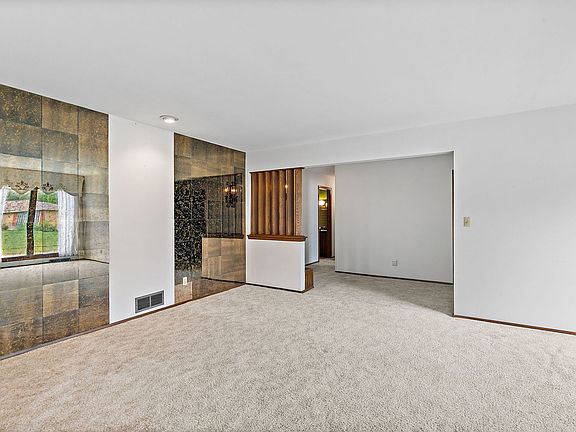 5th image of 318 Laurel Ln