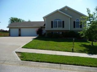 105 Hidden Pine Ln, Warrensburg, MO 64093