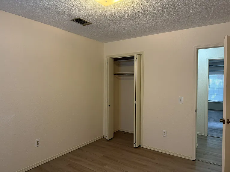 13104 Maple Leaf Dr — Photo 16