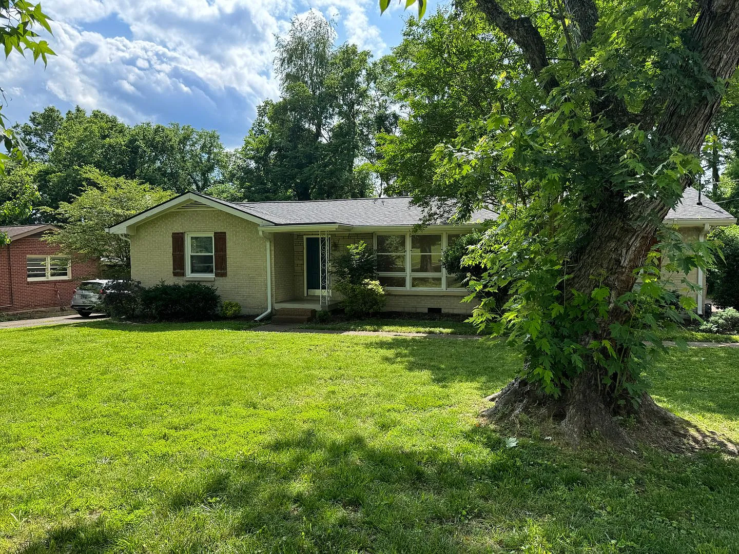 Fabulous Home in Crieve Hall 4BR, 3BA Home — Photo 2