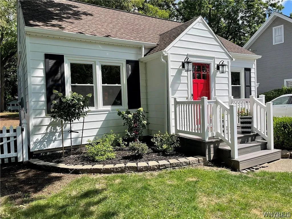 3 bed, 2.0 bath, 1112 sqft, $2,600 — Photo 4