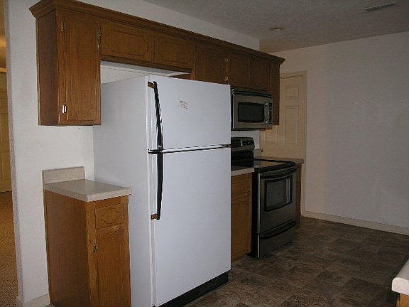 5th image of 800 E Clay St
