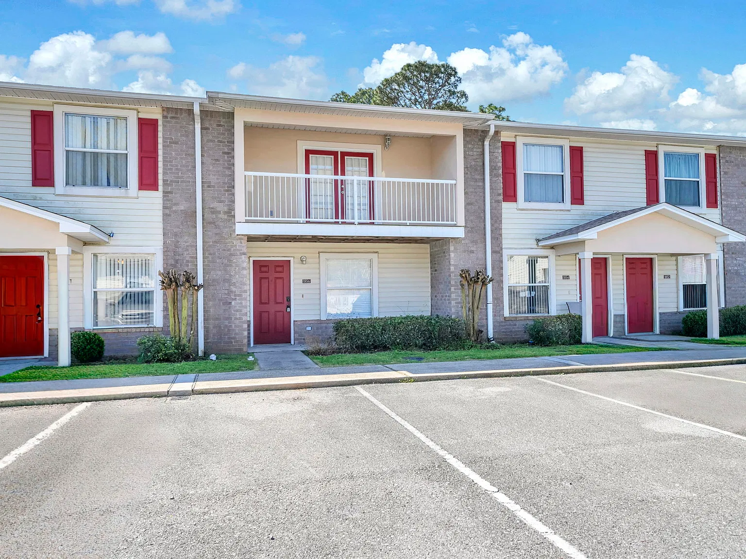 2 bed, 1.5 bath, 993 sqft, $1,600 — Photo 1