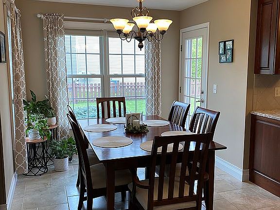Breakfast Nook / Dining Area