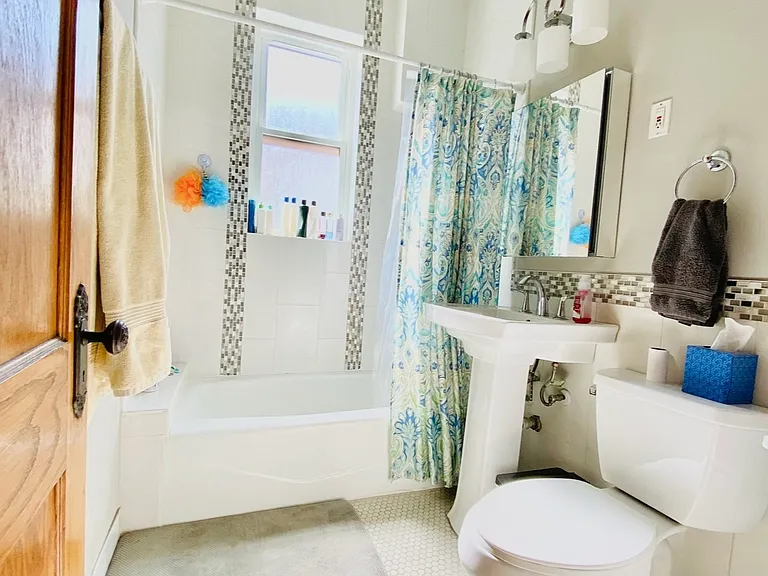1046 N Oakley Blvd #2 — Photo 8