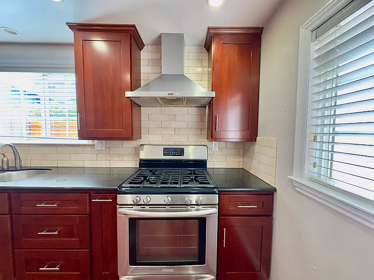 1342 Hearst Ave #B — Photo 9