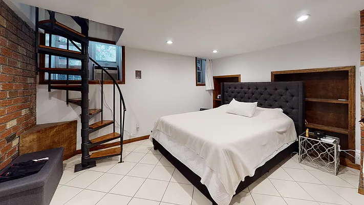 Rented by Bond New York | media 40