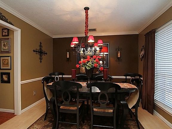 5th image of 307 Scarlet Maple Dr
