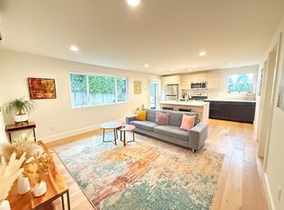 8735 24th Ave NW #B, Seattle, WA 98117