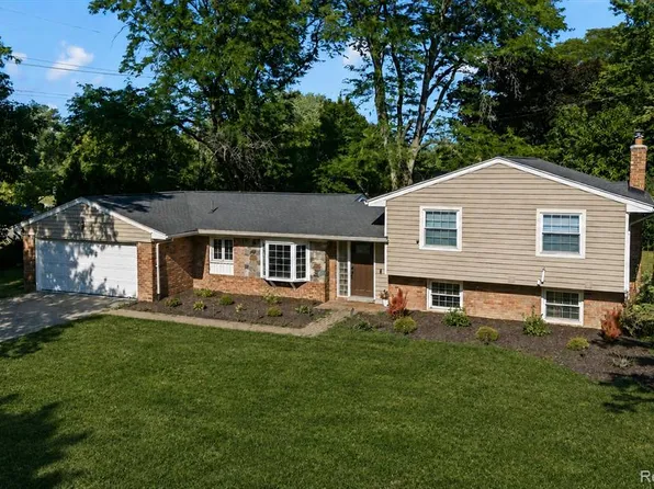 6511 Timber Ridge Dr, Bloomfield Hills, MI 48301