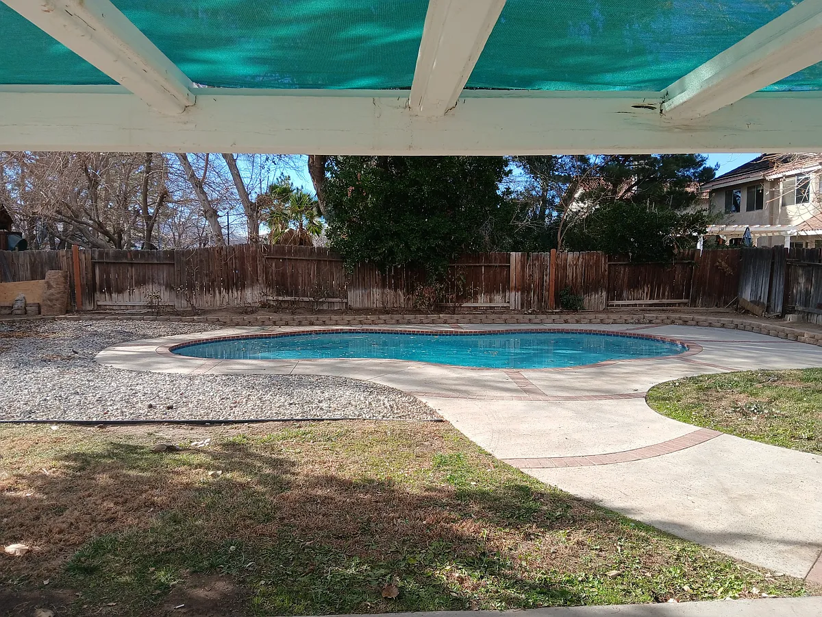 Building Photo - 39725 Larkspur Dr