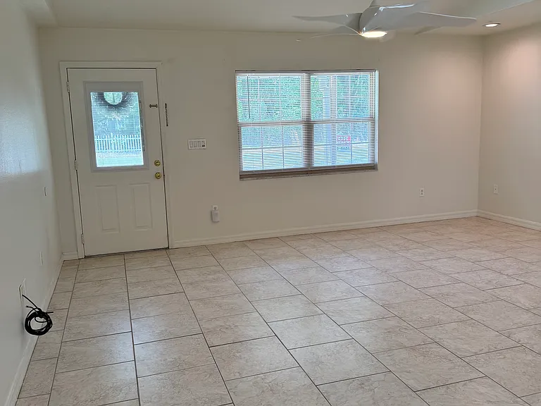 4635 SE 137th Pl — Photo 3