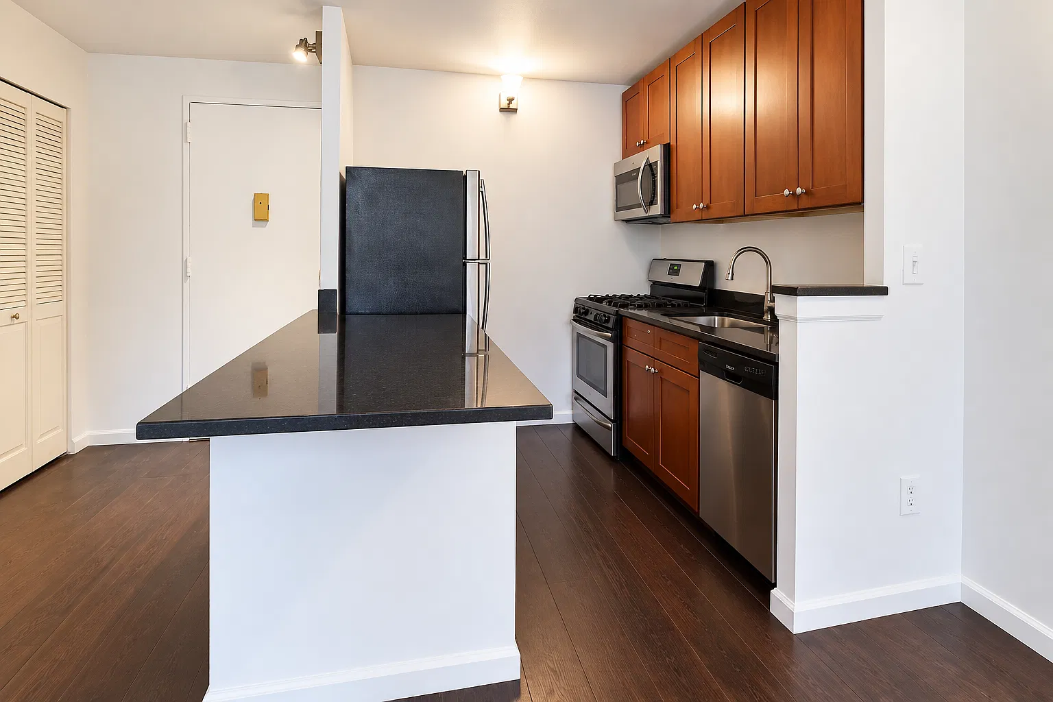 829 Greenwood Avenue — Photo 1
