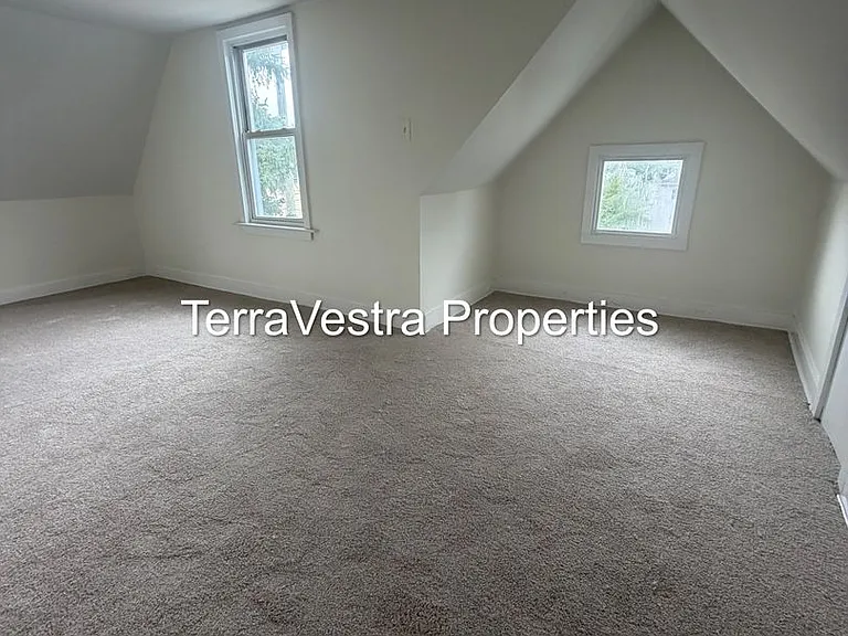 130-132 W McNeal St — Photo 15