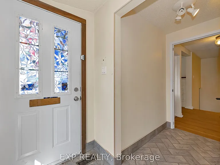 21 Southview Cres — Photo 6