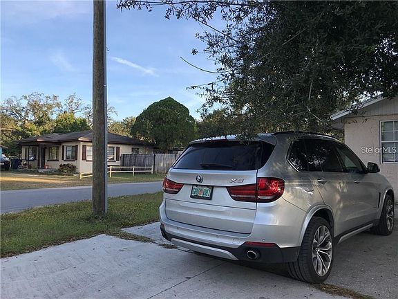 2nd image of 711 E Lotus Ave
