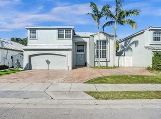 10351 SW 9th Ln, Pembroke Pines, FL 33025