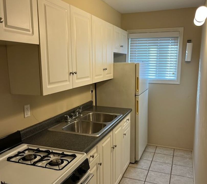 1st image of 10 Indian Springs Dr APT C