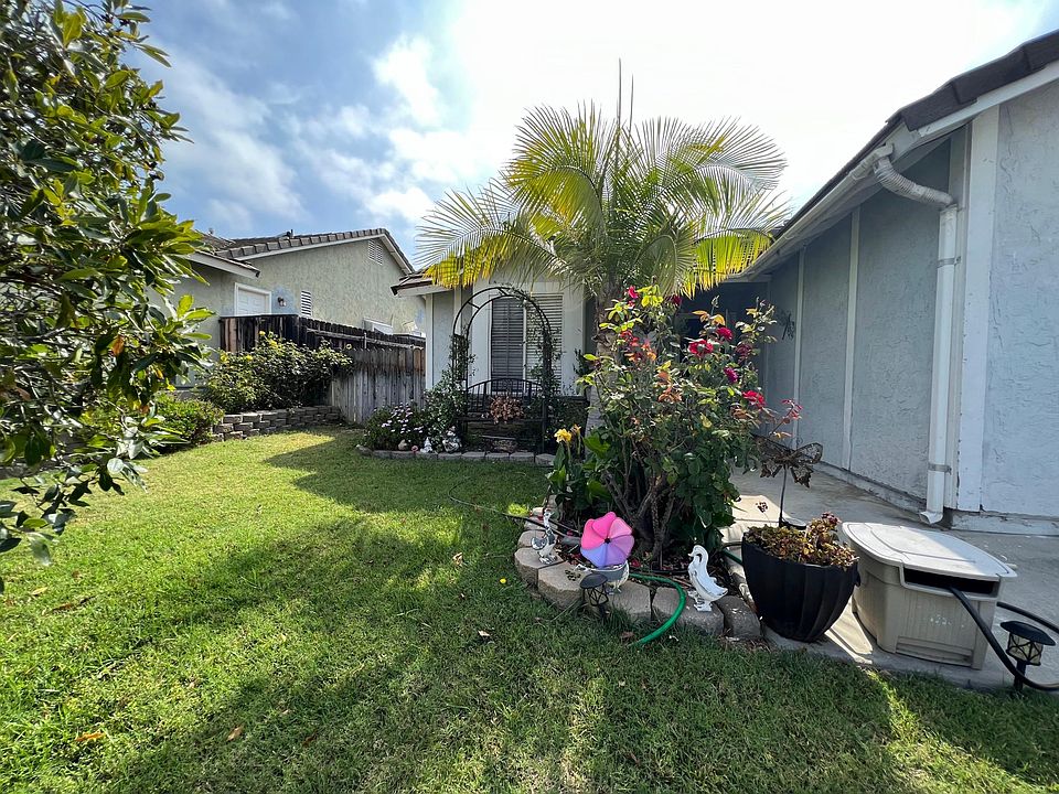 1st image of 913 Viking Ln