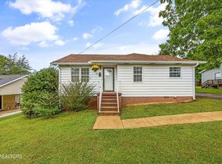 104 Sanford Ln, Oak Ridge, TN 37830
