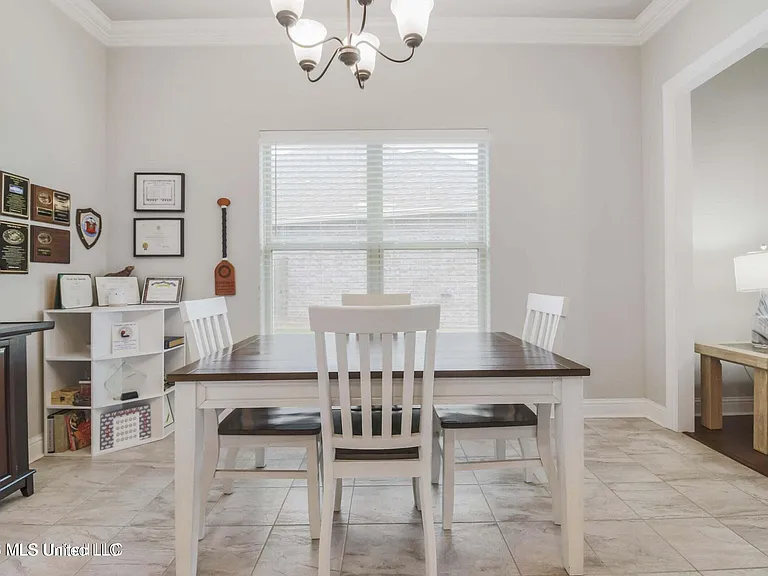 3700 Victor Ln — Photo 9