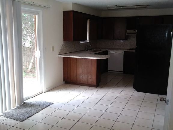 4th image of 3600 Overland Dr
